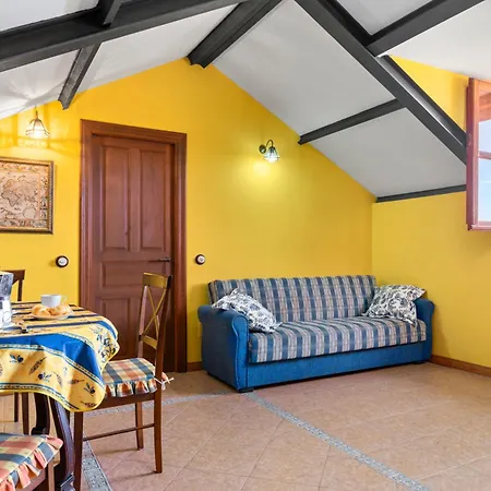 Escuela De Fuentes Apartment *