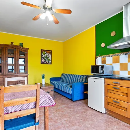 Escuela De Fuentes Apartment