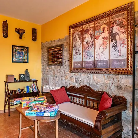 Escuela De Fuentes Apartment *