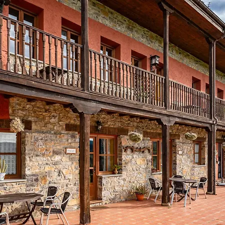 Escuela De Fuentes Apartment *